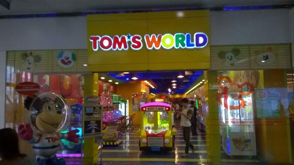 Tom's World, SM North Edsa - The block