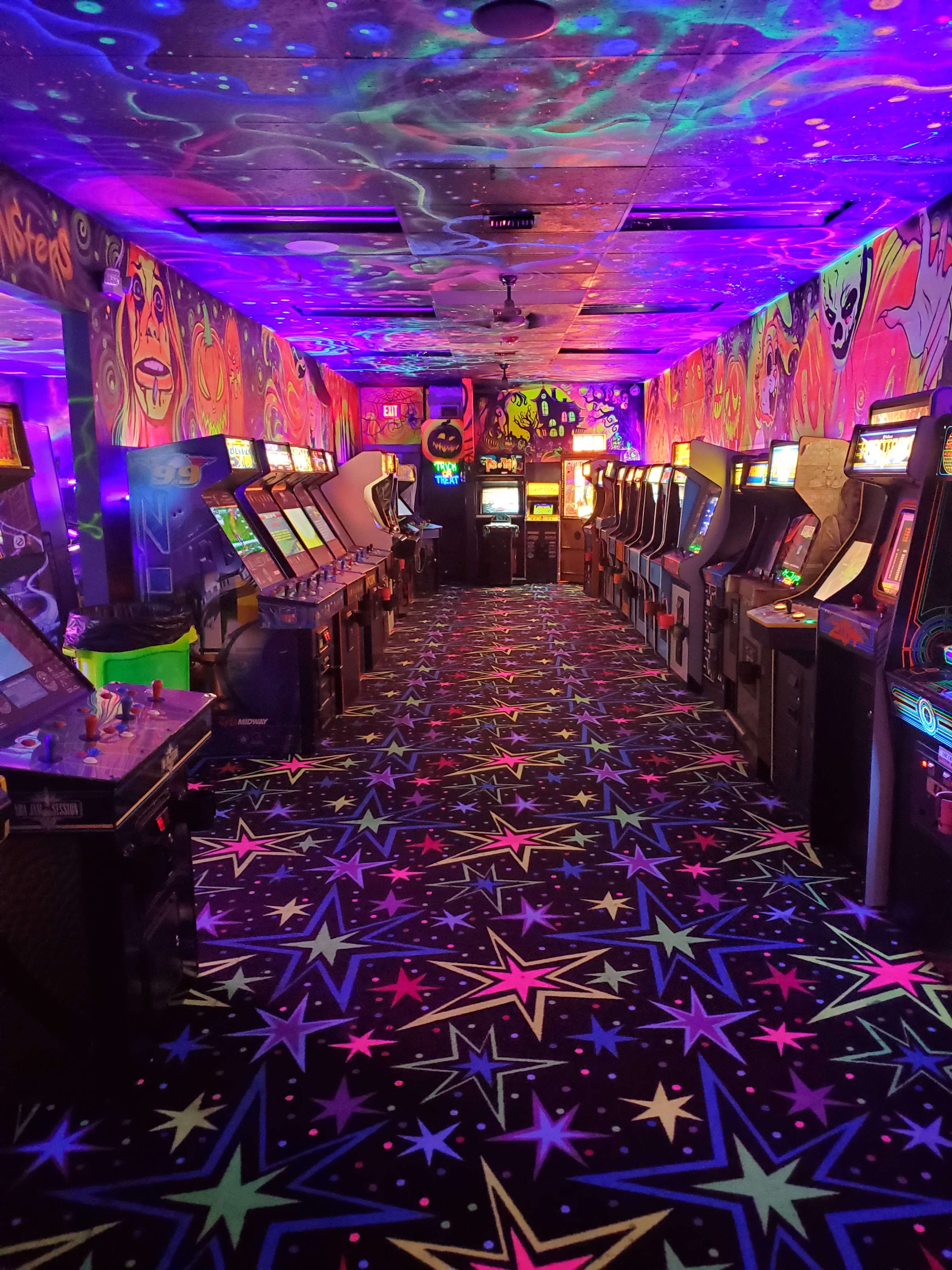 Classic Cabinets - Arcade Locations - Picture Gallery - ZIv