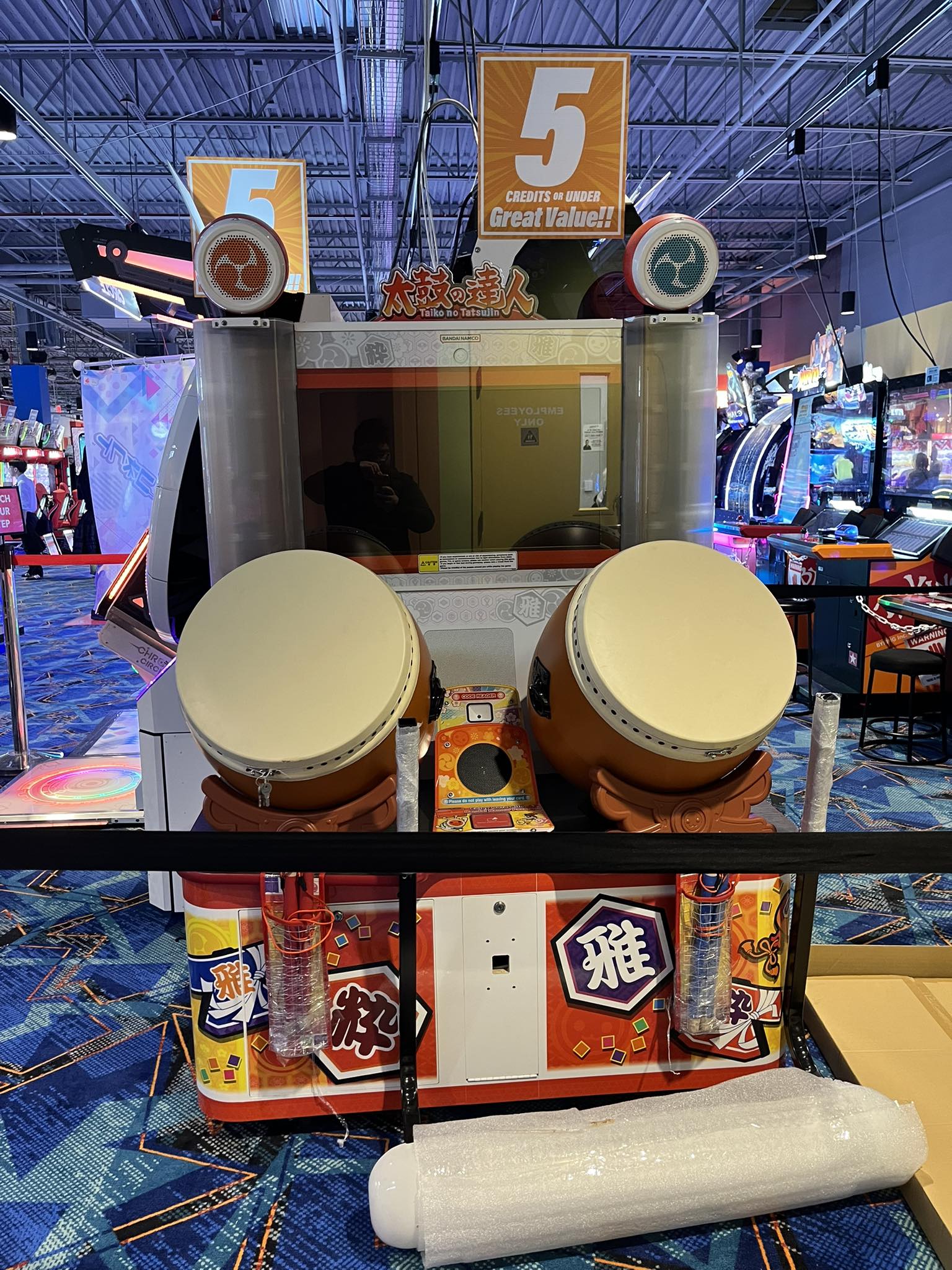 Taiko No Tatsujin being assembled by Round1 Staffs