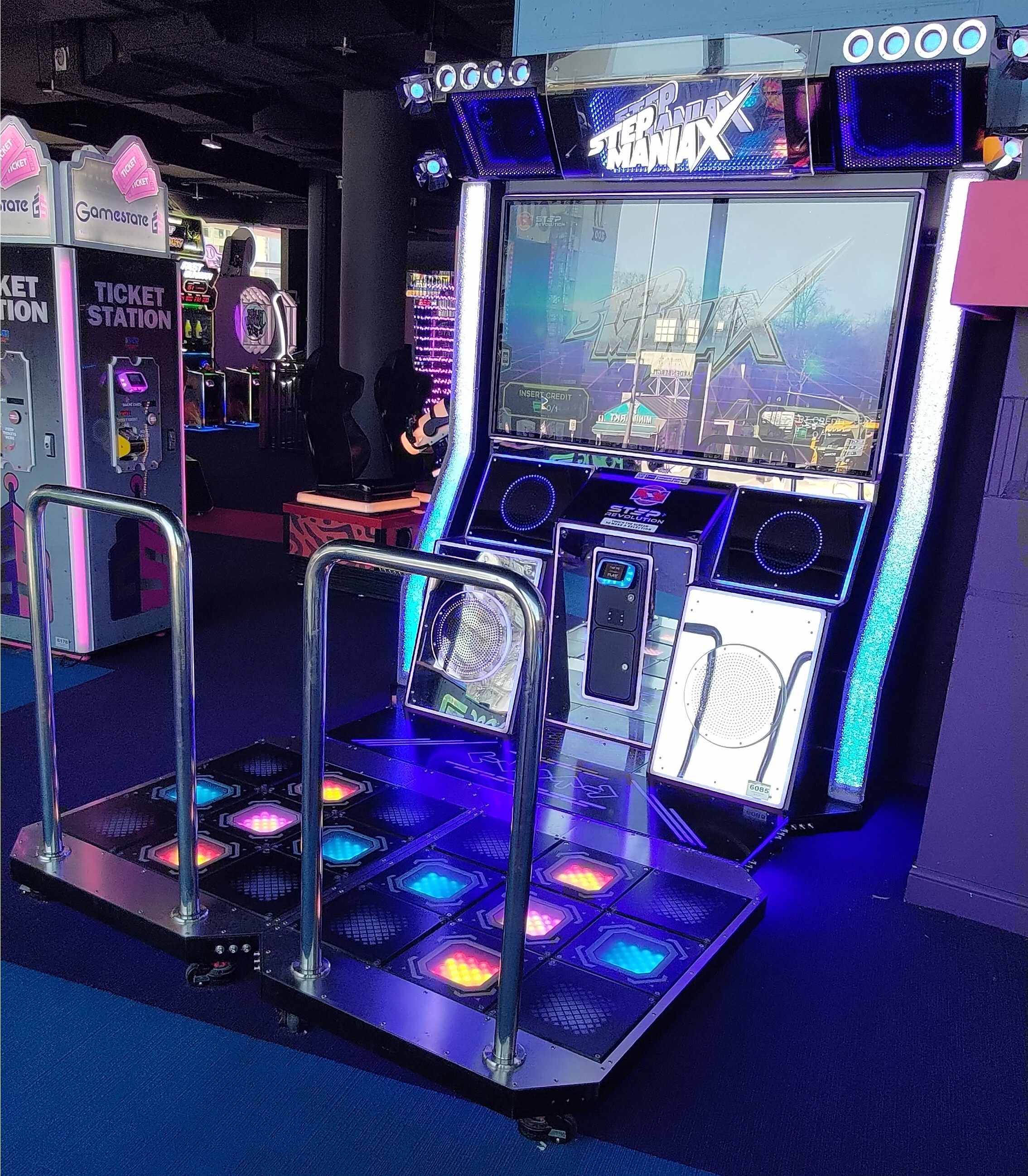 StepmaniaX Deluxe Cabinet