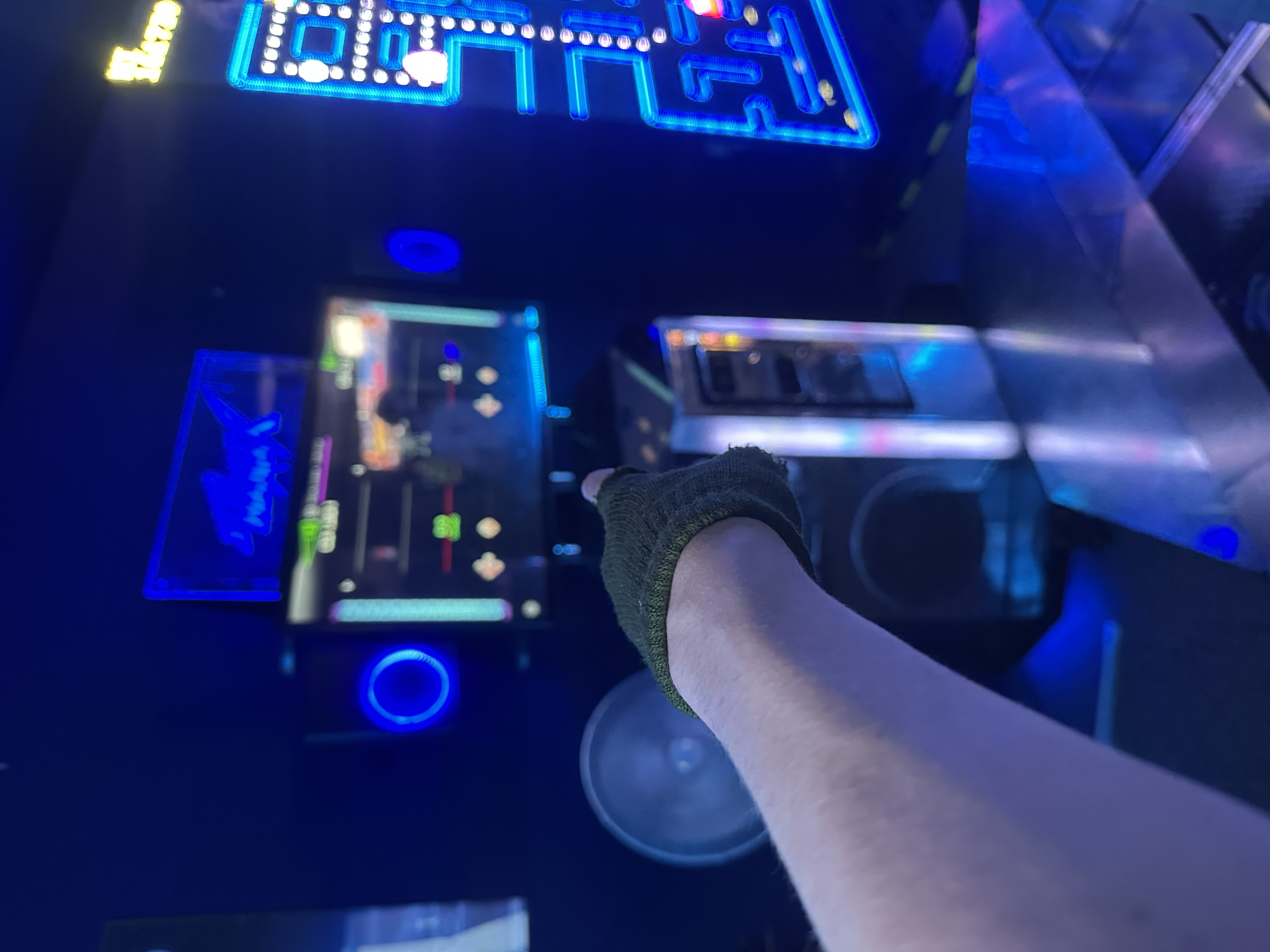 Stepmaniax machine (sorry for the poor photo i kind of forgot to take some good photos)