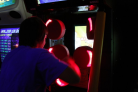 Person playing Punch Mania 2, Hokuto no ken 2